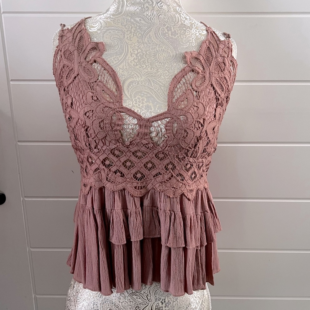 Free people adjustable blousy tank top. Size large